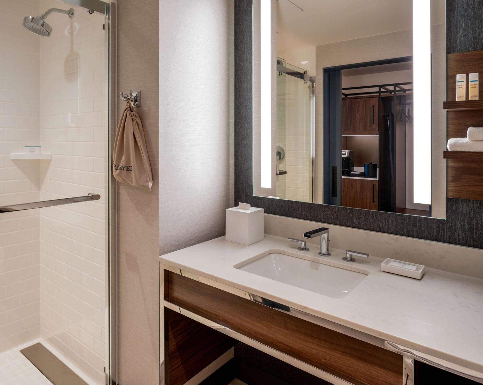 Hilton Garden Inn Austin University Capitol District Dış mekan fotoğraf